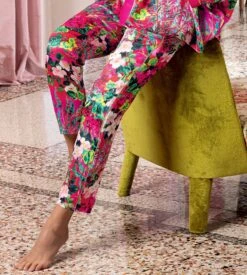Pantalon En Satin De Soie Envolée De Fleurs Fuchsia 9 Pantalon En Satin De Soie Envolée De Fleurs Fuchsia -Calida Soldes Magasin pantalon en satin envolee de fleurs fuchsia 3