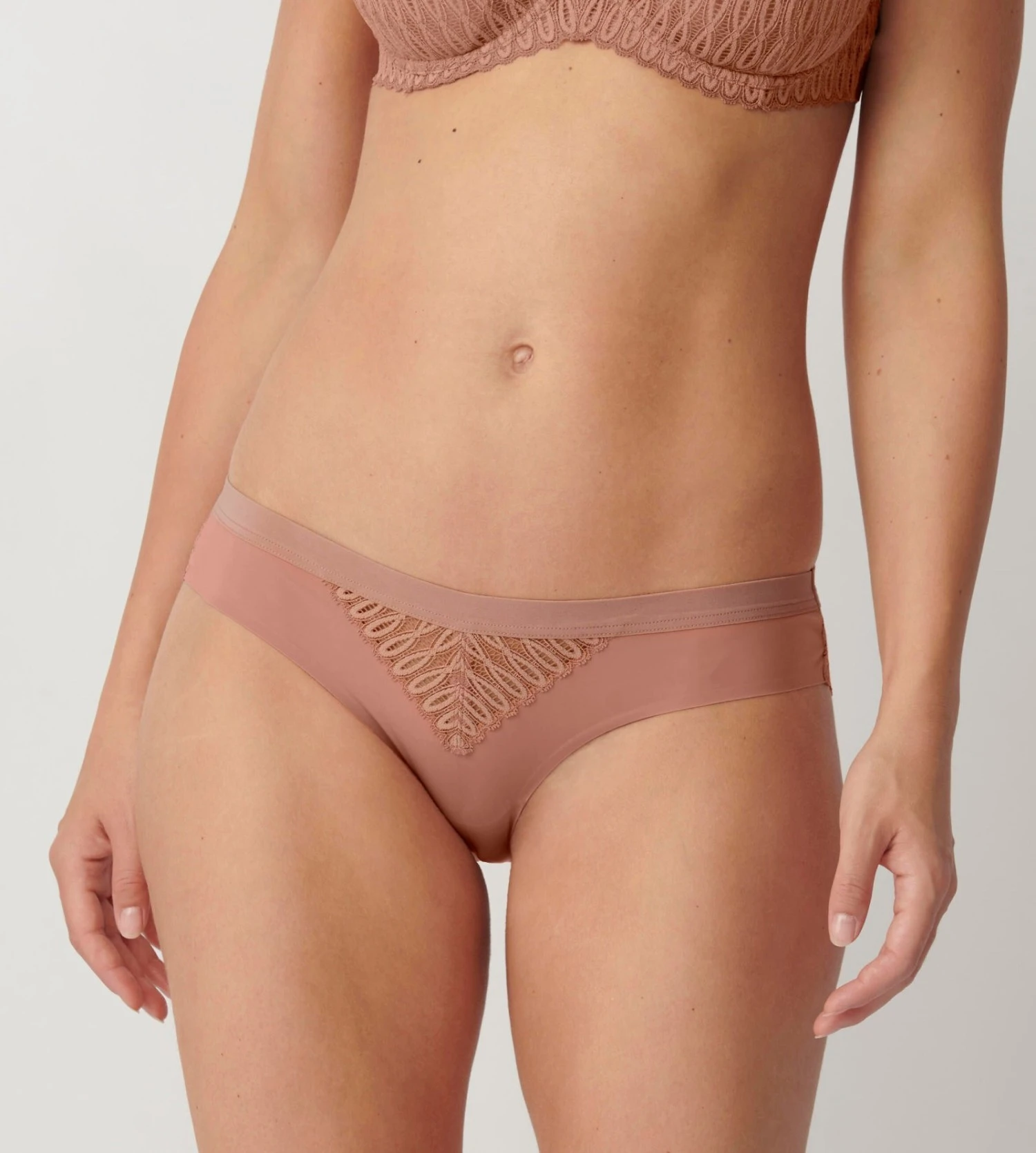 Triumph Slip Brésilien Aura Spotlight 7575 Sunkiss 4 Triumph Slip Brésilien Aura Spotlight 7575 Sunkiss – Image 4